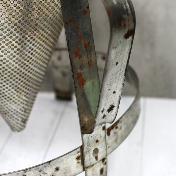 Vintage Metal Sieve Strainer in Stand - Kitchen Canning Food Mill - Picture 10 of 10